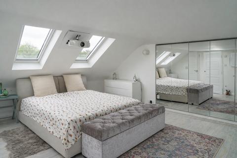 4 bedroom end of terrace house to rent, Buckhold Road, London, SW18 4