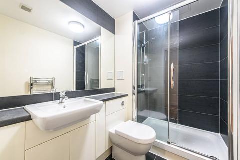 Studio to rent, Heritage Ave, Colindale, London, NW9