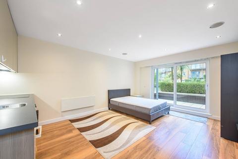 Studio to rent, Heritage Ave, Colindale, London, NW9