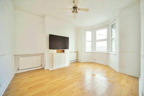 3 bedroom end of terrace house for sale, Rectory Road, London E12