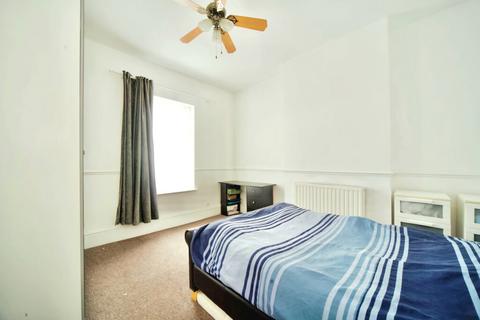 3 bedroom end of terrace house for sale, Rectory Road, London E12