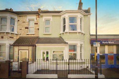 3 bedroom end of terrace house for sale, Rectory Road, London E12