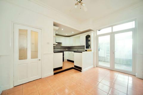 3 bedroom end of terrace house for sale, Rectory Road, London E12
