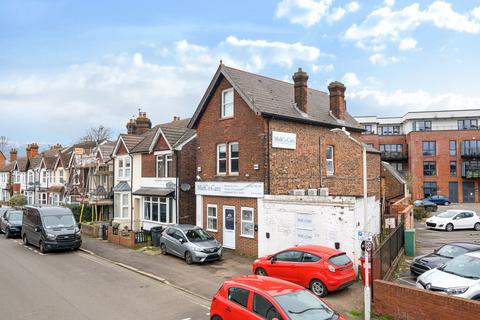 Shop to rent - 84 Barden Road, Tonbridge, Kent