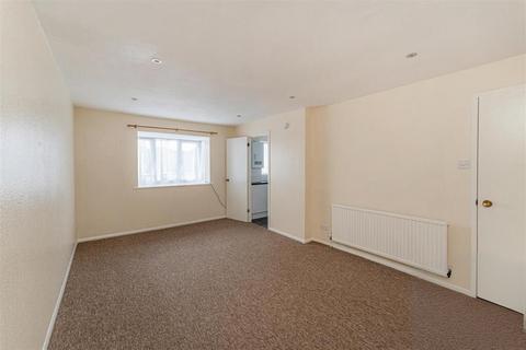 2 bedroom apartment to rent, 1a Raynton Road, Enfield EN3