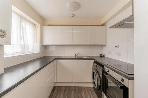 2 bedroom apartment to rent, 1a Raynton Road, Enfield EN3