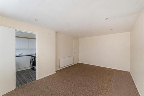 2 bedroom apartment to rent, 1a Raynton Road, Enfield EN3