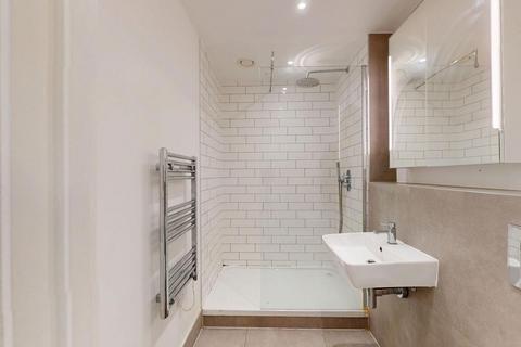 2 bedroom apartment to rent, Great West Road, London TW8