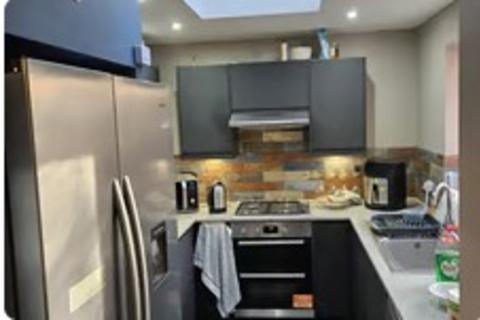 4 bedroom detached house to rent, Brailsford Road, Manchester M14