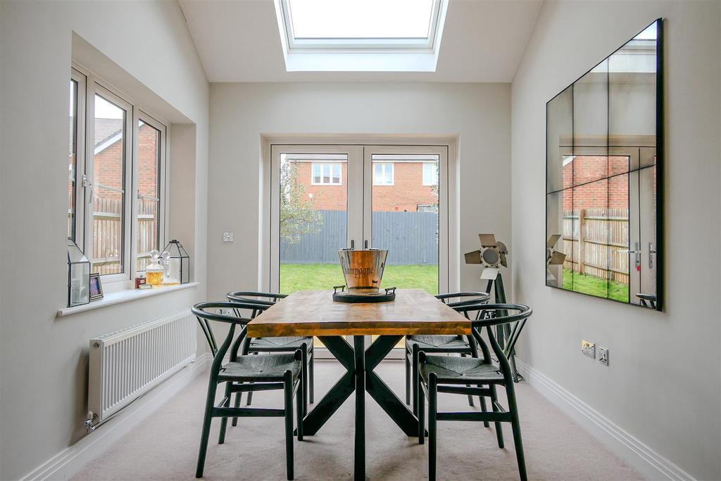 Lounge/Dining Room