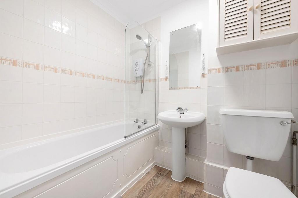 Bathroom.JPG