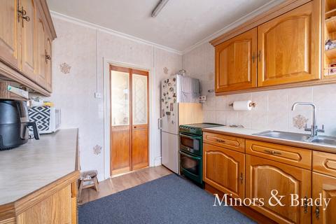 3 bedroom terraced house to rent, High Street, Gorleston, NR31