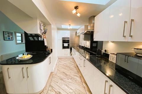 3 bedroom semi-detached house for sale, 268 Broadway, Chadderton, Oldham, OL9 9QU