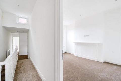 4 bedroom terraced house for sale, Pine Road, London NW2