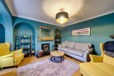 4 bedroom semi-detached house for sale, Lavington Road, Broadwater, Worthing, West Sussex, BN14 7SN