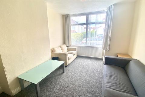 4 bedroom terraced house to rent, Sandling Avenue, Horfield, Bristol