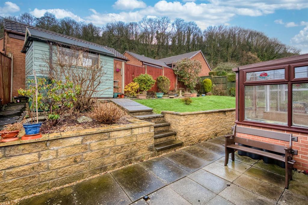 Rear Garden - steps to lawn.jpg