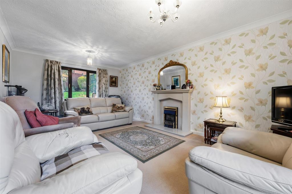Lounge to rear garden.jpg