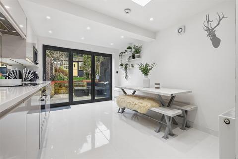 undefined, London Road, Romford RM4