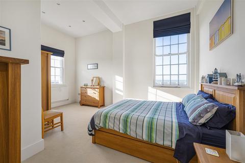 2 bedroom flat for sale, College Road, Seaford