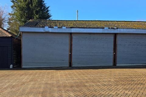 Warehouse to rent, Woodhall Ln Radlett WD7 9