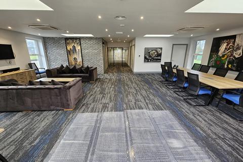Office to rent, Woodhall Ln Radlett WD7 9