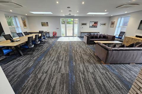 Office to rent, Woodhall Ln Radlett WD7 9