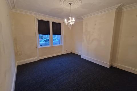 2 bedroom flat to rent, Eastbourne Avenue, Gateshead NE8