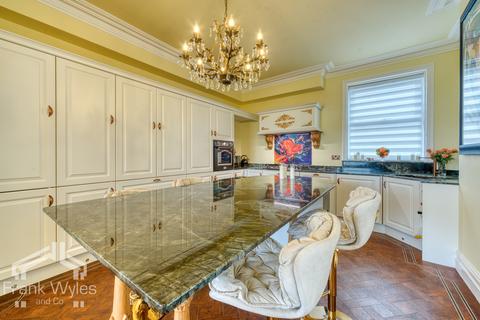 3 bedroom flat for sale, East Beach, Lytham St. Annes, Lancashire