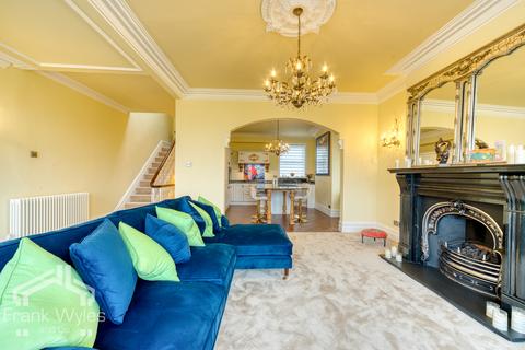 3 bedroom flat for sale, East Beach, Lytham St. Annes, Lancashire