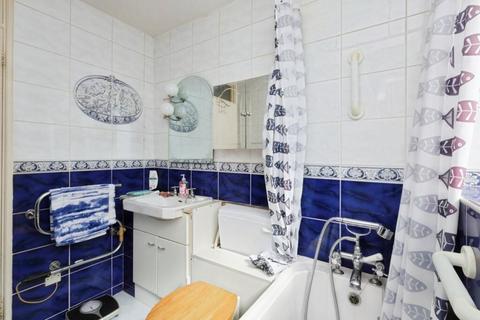 1 bedroom flat for sale, Eastbourne BN21