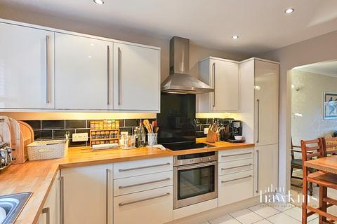 3 bedroom terraced house to rent, Wiltshire Crescent, The Wiltshire Leisure Village, SN4