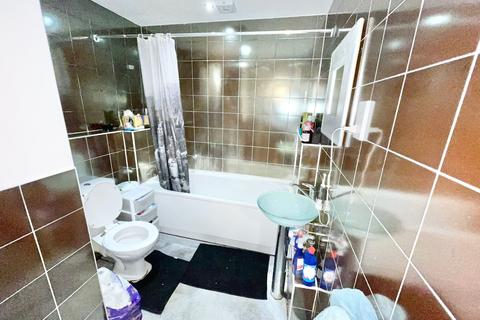 1 bedroom in a flat share to rent, Townsend Way, Birmingham B1