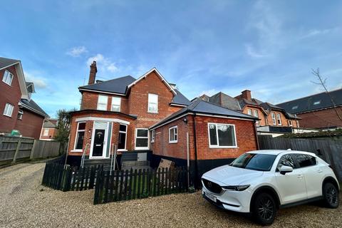 2 bedroom ground floor flat to rent, LOVELY GROUND FLOOR TWO BEDROOM FLAT WITH ALLOCATED PARKING - AVAILABLE NOW