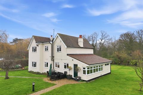 4 bedroom detached house for sale, Lincoln Road, Rochford, Essex, SS4
