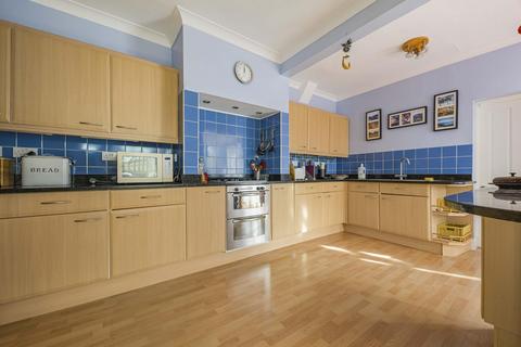 4 bedroom end of terrace house for sale, Babbacombe Road, Bromley