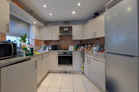 2 bedroom flat to rent, Hayes Grove, London, SE22