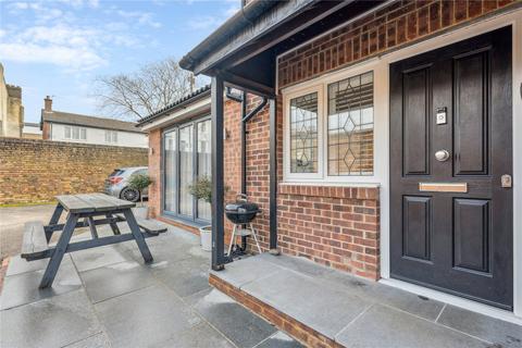 1 bedroom end of terrace house for sale, St. Benets Close, SW17