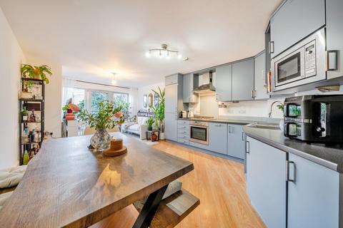 1 bedroom property for sale, Falcon Road, Battersea, London, SW11
