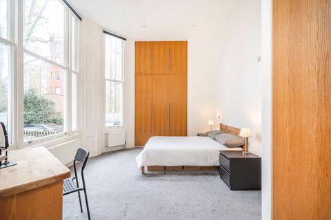 2 bedroom flat for sale, Earls Court Road, London W8