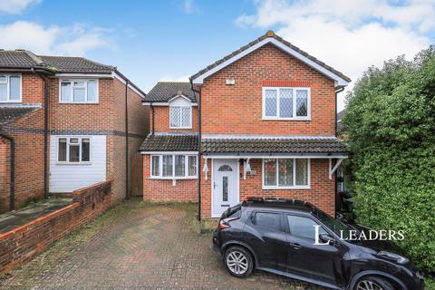 4 bedroom detached house to rent, Pentland Close, Eastbourne, East Sussex, BN23