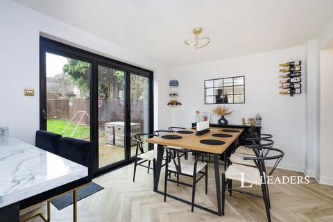 4 bedroom detached house to rent, Pentland Close, Eastbourne, East Sussex, BN23