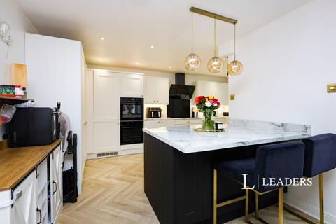 4 bedroom detached house to rent, Pentland Close, Eastbourne, East Sussex, BN23