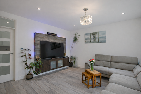 3 bedroom terraced house for sale, Oakdale Road, Watford WD19
