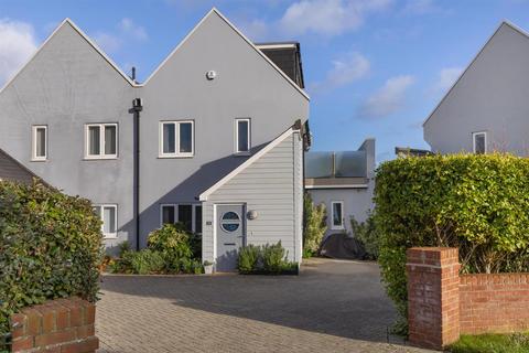 4 bedroom semi-detached house for sale, Osprey Road, Weymouth