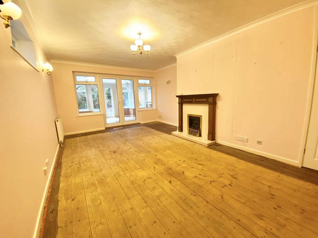 Lounge/Dining Rm