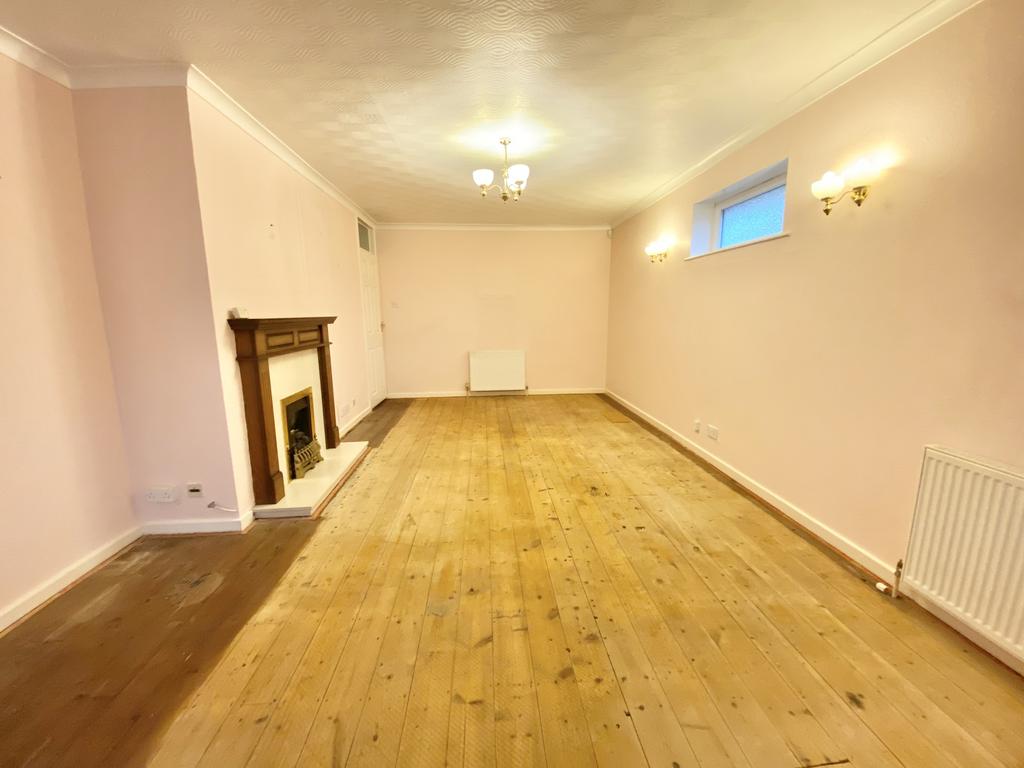 Lounge/Dining Rm