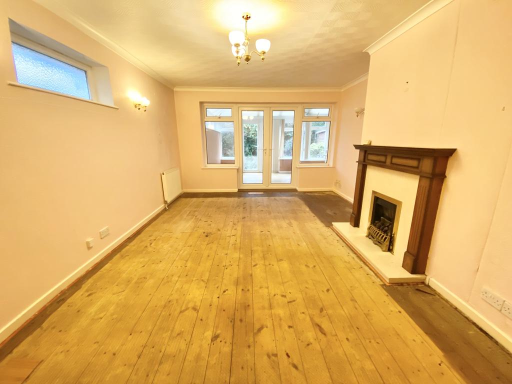 Lounge/Dining Rm