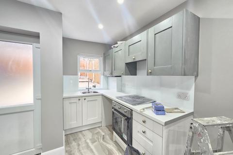 2 bedroom flat to rent, Wenlock Road, Edgware HA8