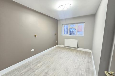 2 bedroom flat to rent, Wenlock Road, Edgware HA8